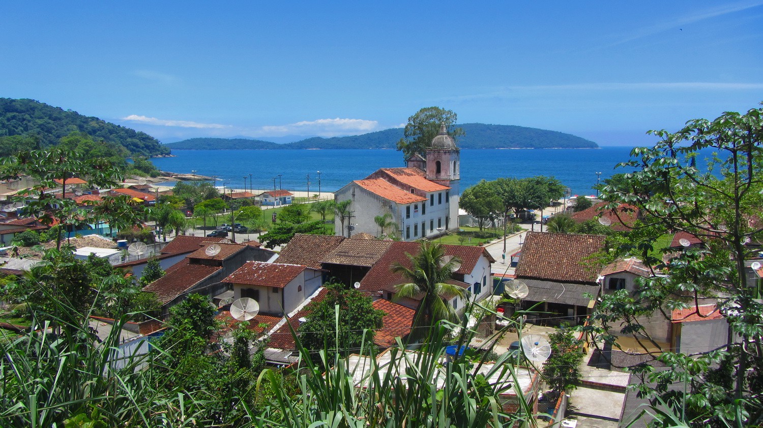 Picturesque village﻿﻿ in the Baia de Ilha Grande